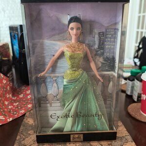 New Barbie Exotic Beauty 2002 vintage green dress doll brunette Indian style